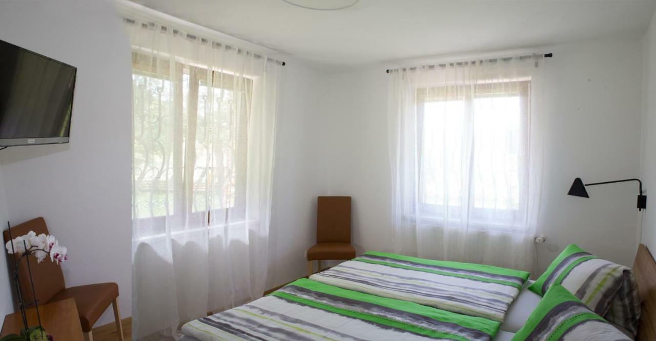 Gaestezimmer Buchegger Krumbach  エクステリア 写真